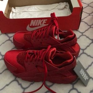 Women’s triple red Nike huaraches